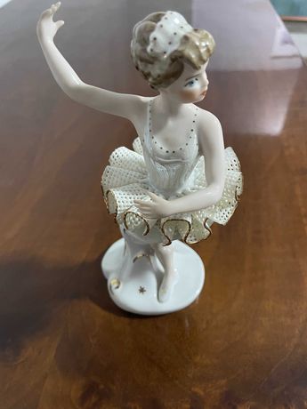 Gratioasa balerina ,figurina portelan 18 / 7 cm