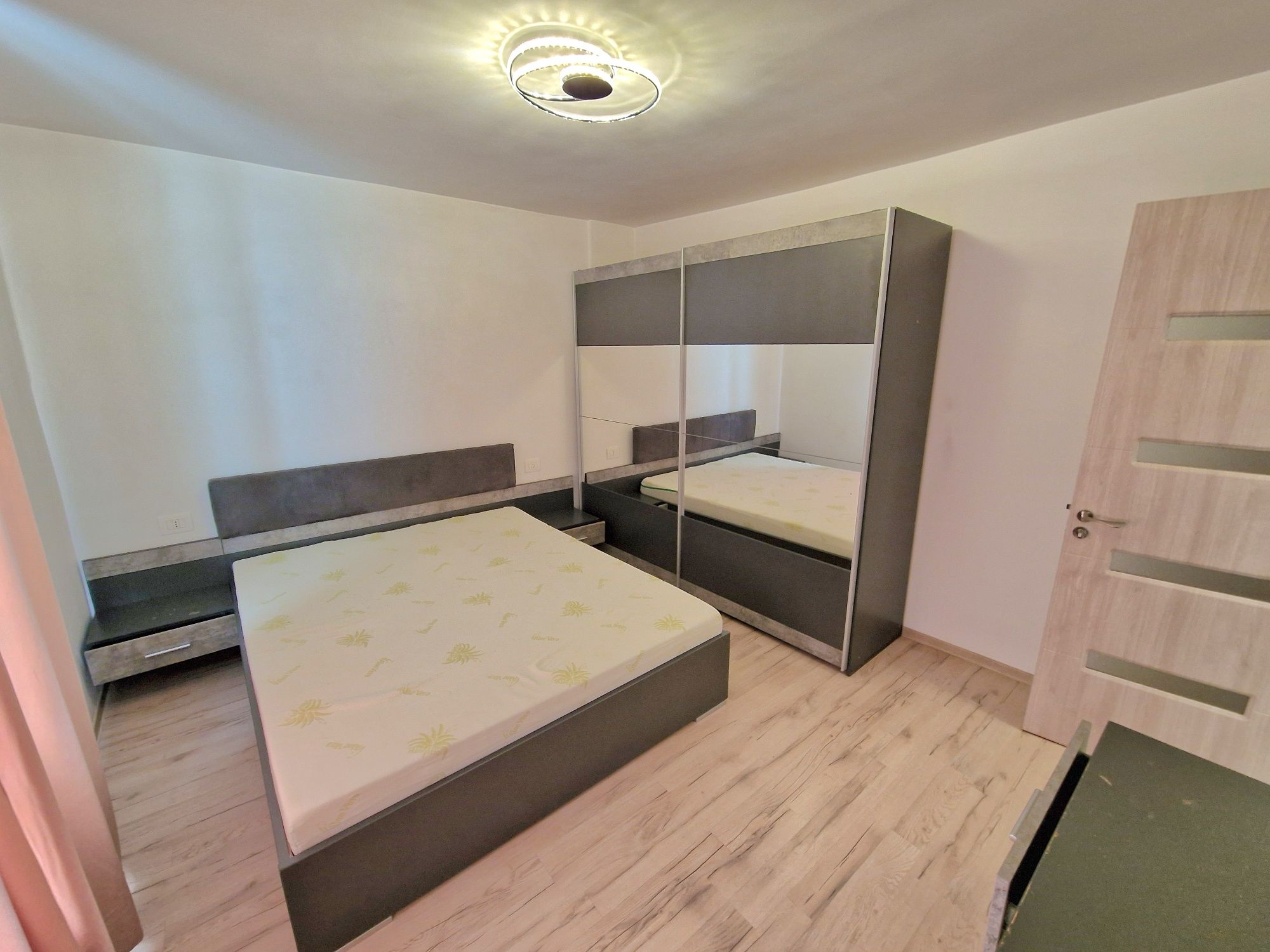 Închiriez 2 camere ultracentral