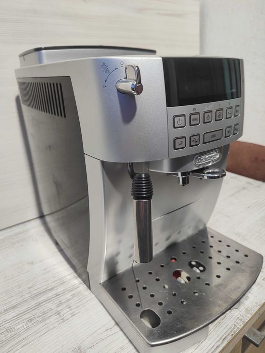 Кафеавтомат - робот Delonghi MAGNIFICA S plus