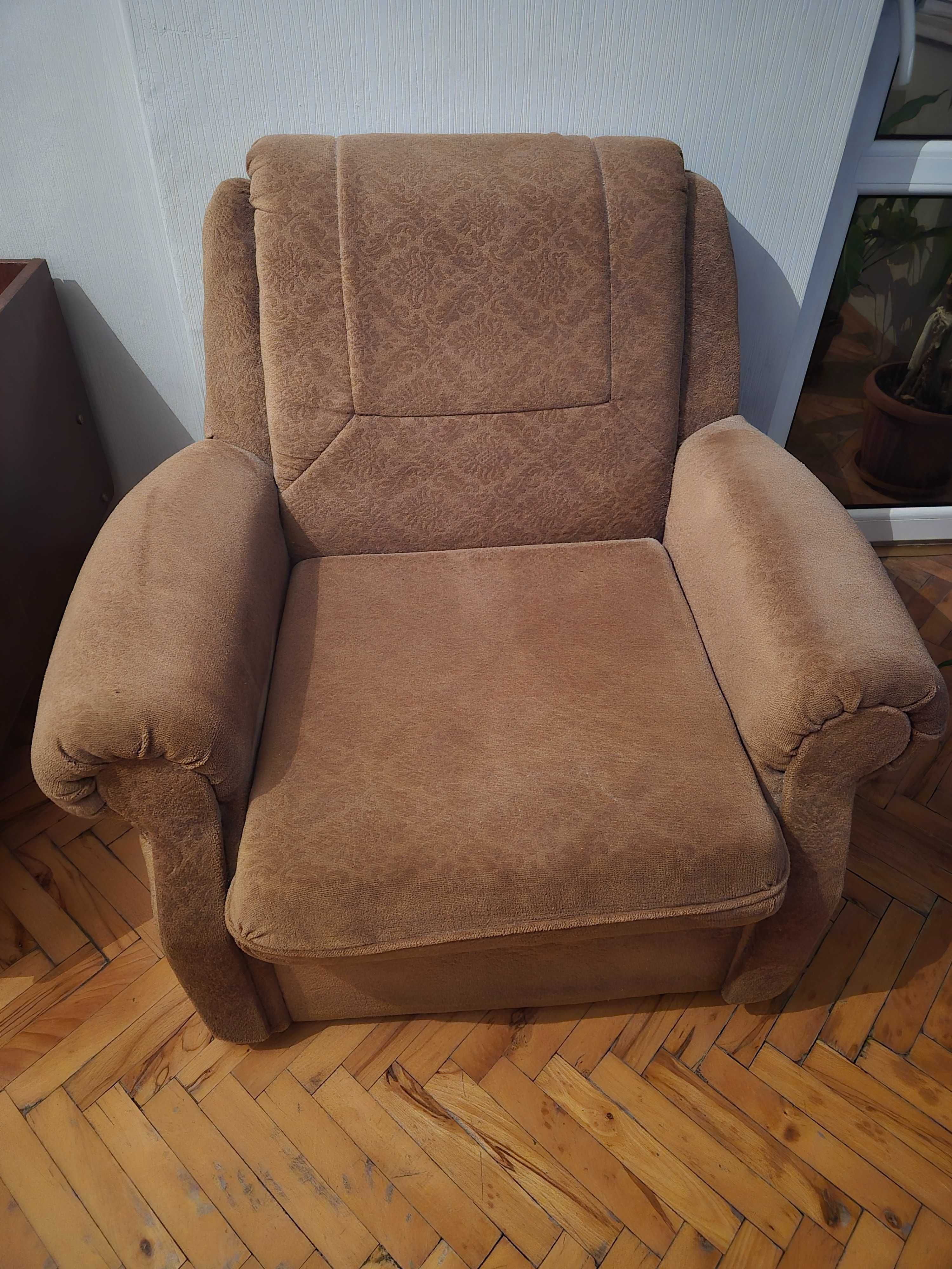 Диван с един фотьойл
