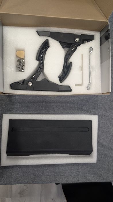 Set Volan + 3 pedale Fanatec CSL Elite