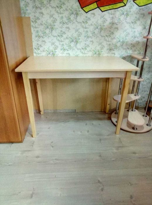 Стол кухонный 100х60см., новые