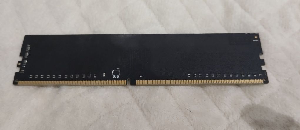 Новая Плашка 8 гигов DDR 4