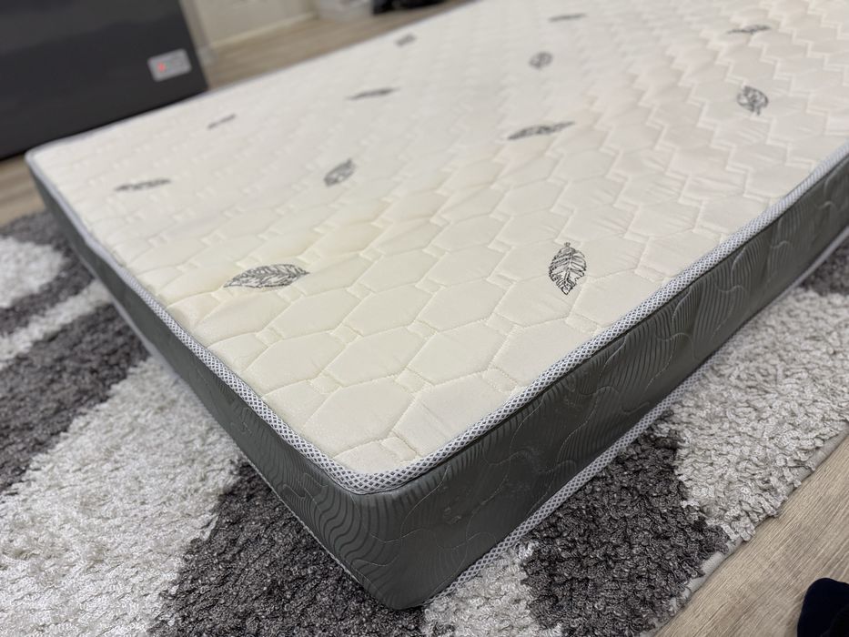 Матрас спалний почти новый