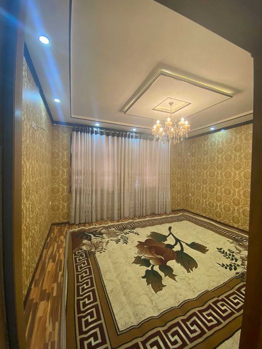 Lagmani oldida 2 xonalik uy sotiladi