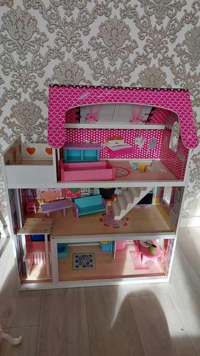 Кукольный домик с мебелью деревянный