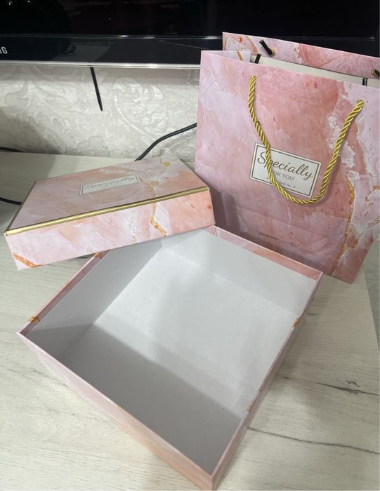 Подарочные коробки