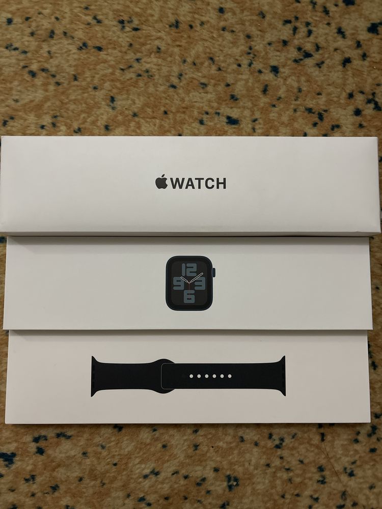Срочно продам Apple watch SE