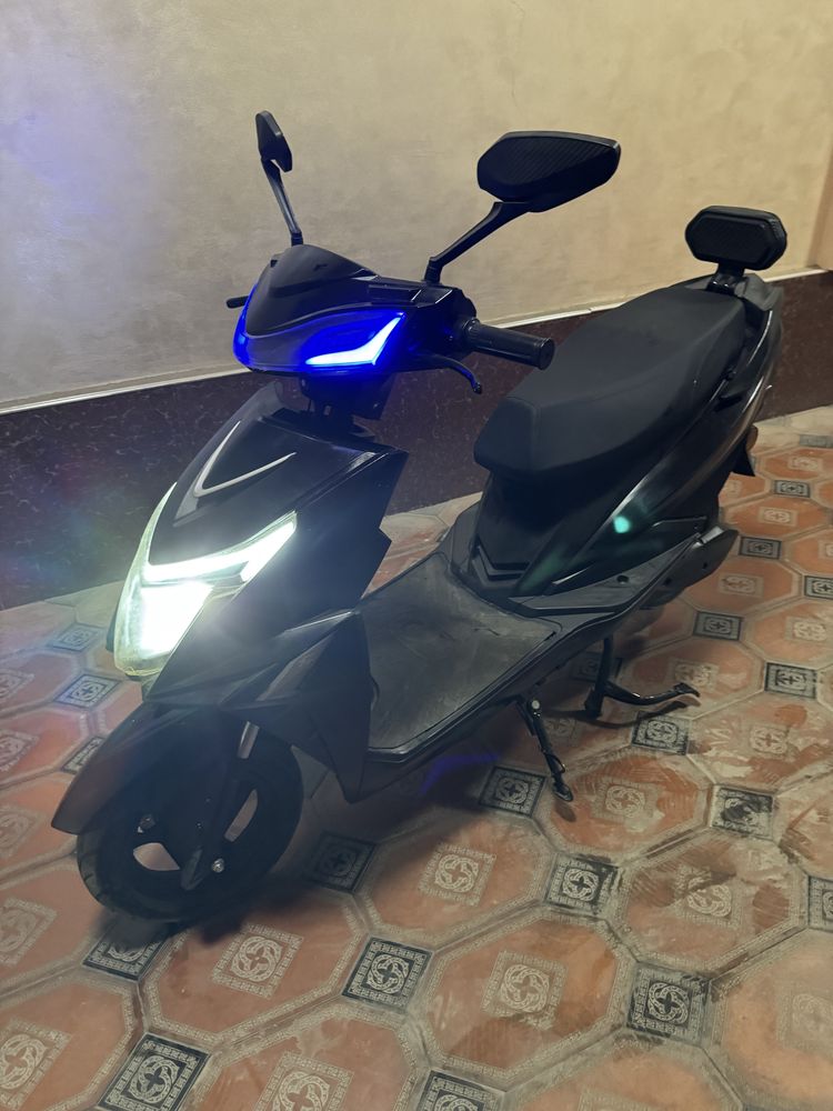 Electro skuter qora