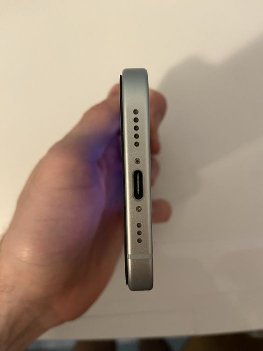 Vand iphone 15  128gb