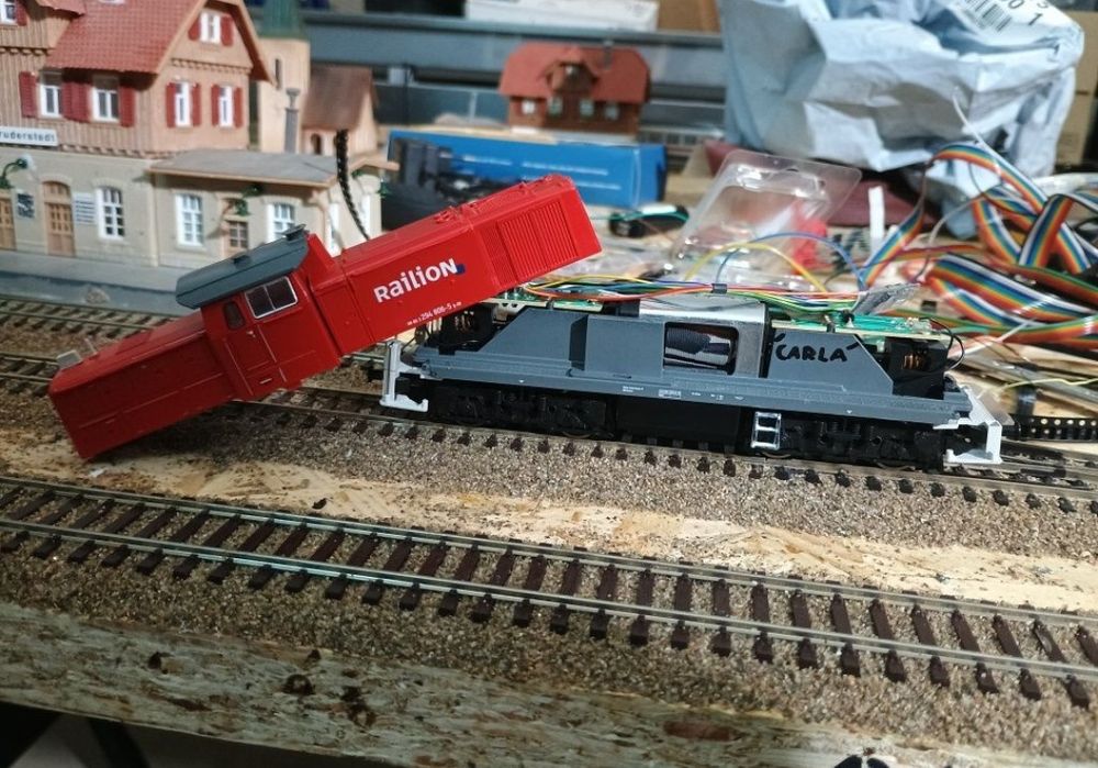 Service reparații Locomotive, Vagoane Machete trenulețe electrice HO