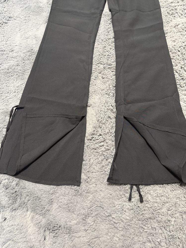 Pantaloni evazati