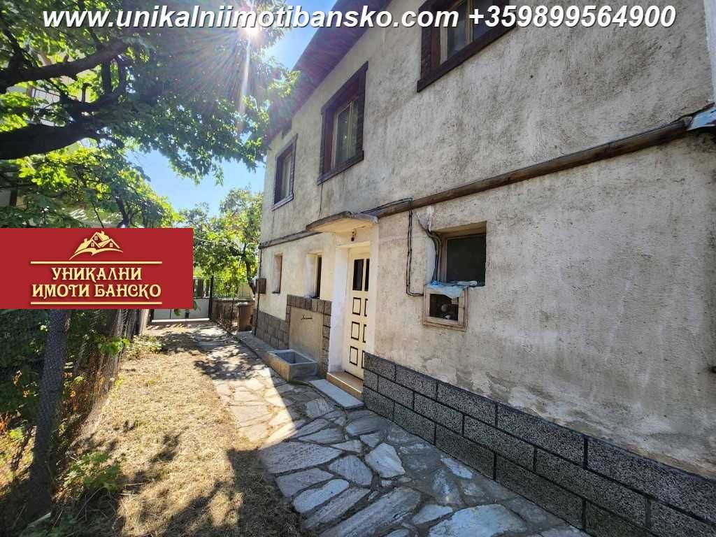 На центъра на Банско! Двуетажна къща за продажба