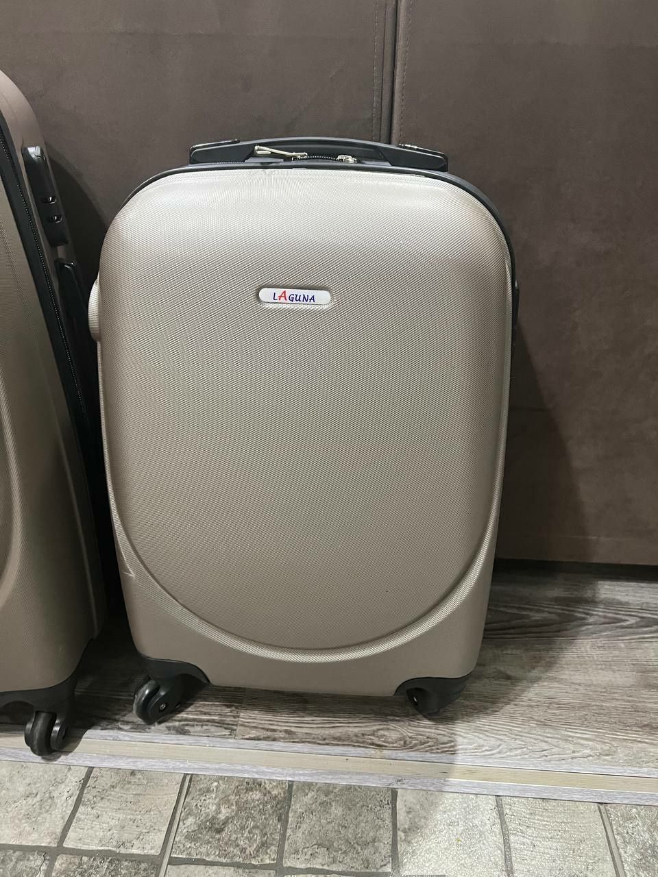 Новые 3 чемодана. Большой, средний, маленький 1,500