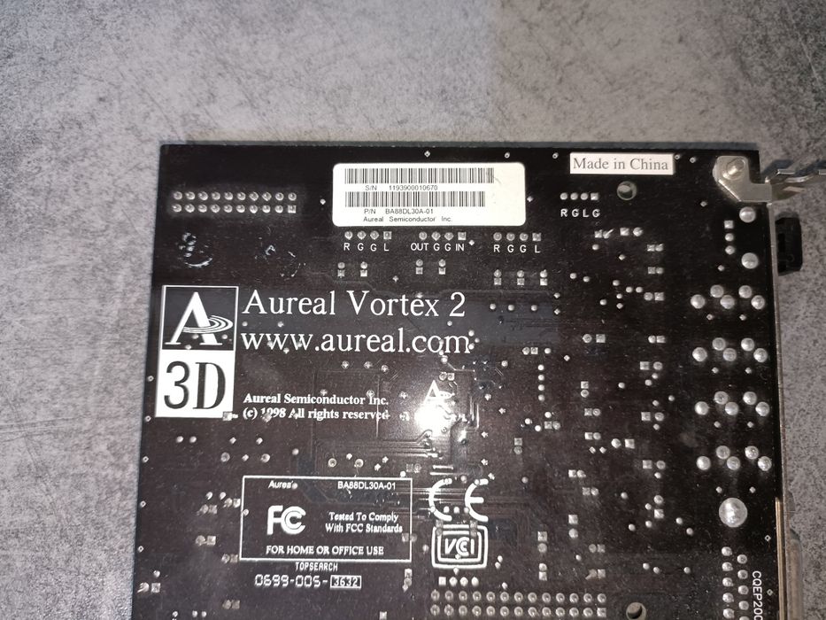 PACHET: 3dfx Voodoo5 5500 & Aureal Vortex2 8830 SQ2500