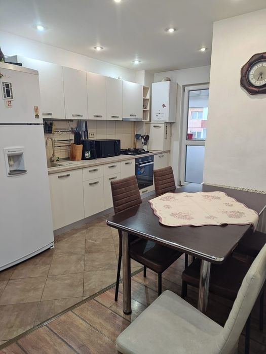 Apartament cu 3 camere