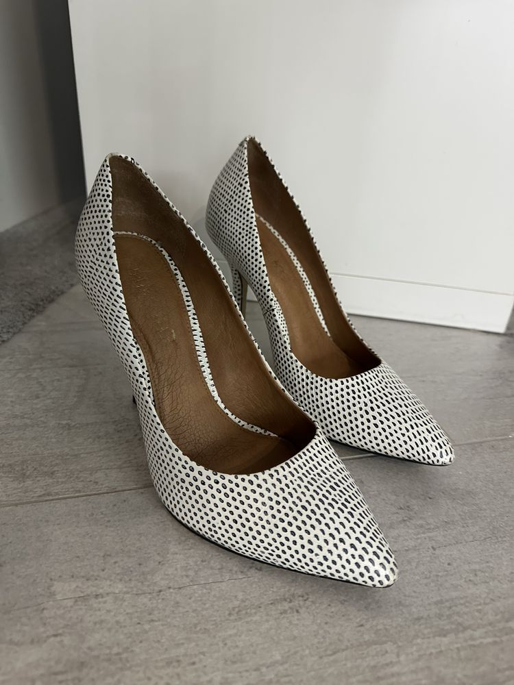 Токчета 37 от Kurt Geiger