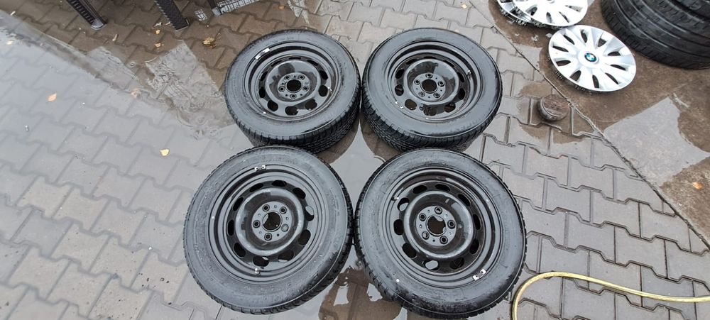 Jante BMW cu anvelope iarna si capace originale pentru BMW F30 F31