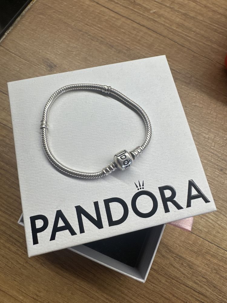 Pandora сребърна гривна