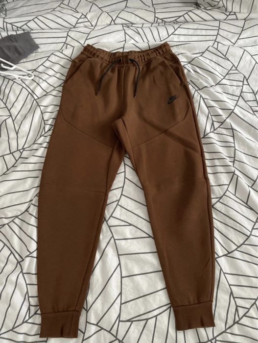 Nike tech fleece brown