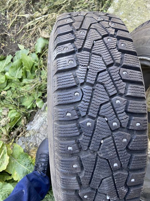 Зимняя резина на титановых дисках 185/65/15