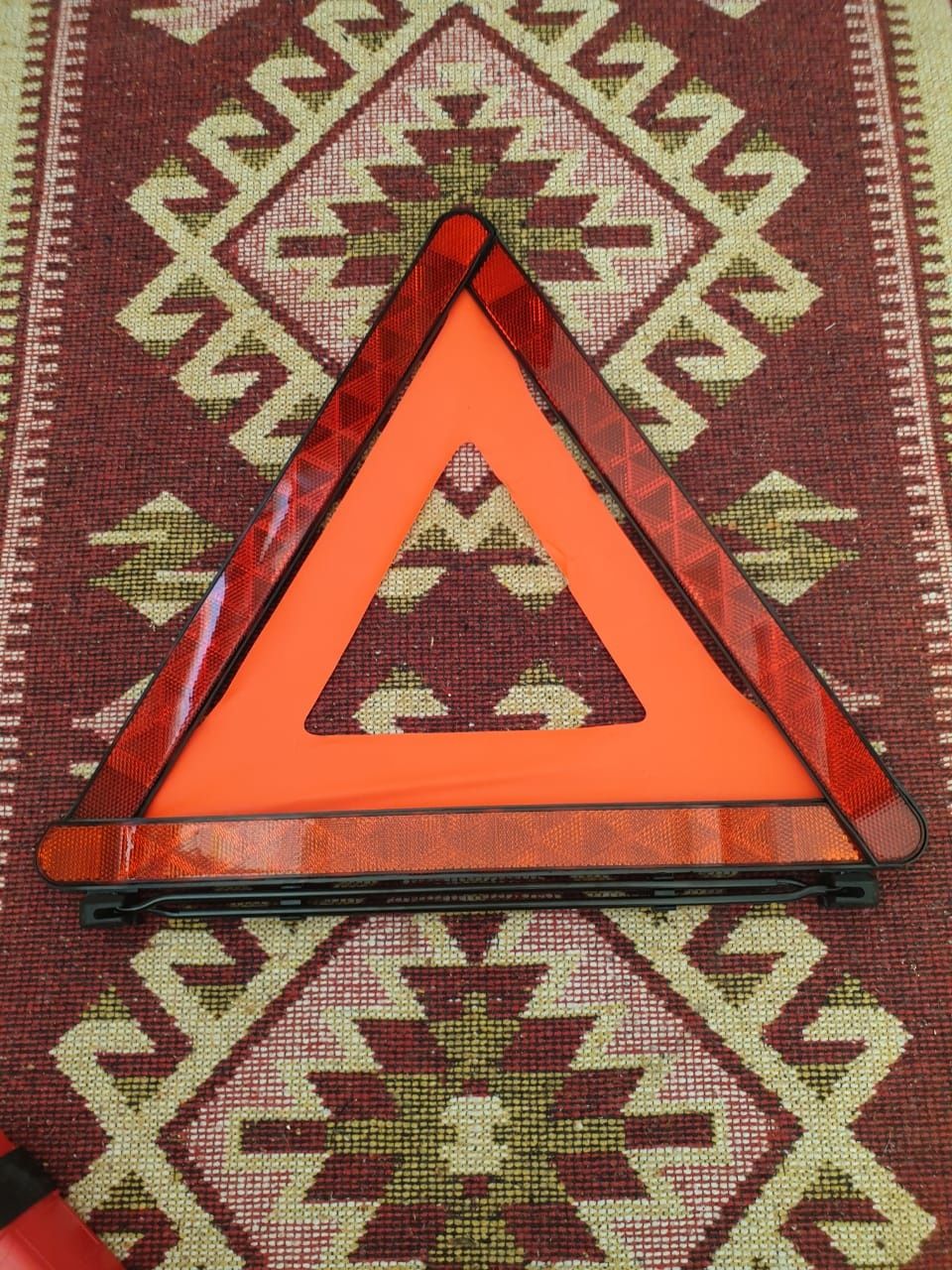 Продам аварийный знак
