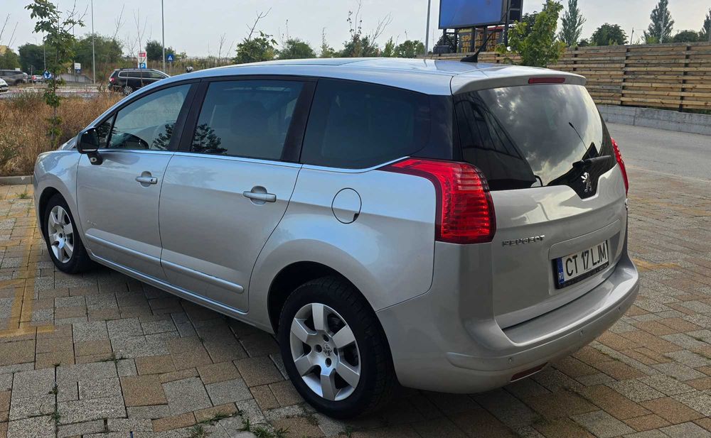 Peugeot 5008 din 2014 7 locuri