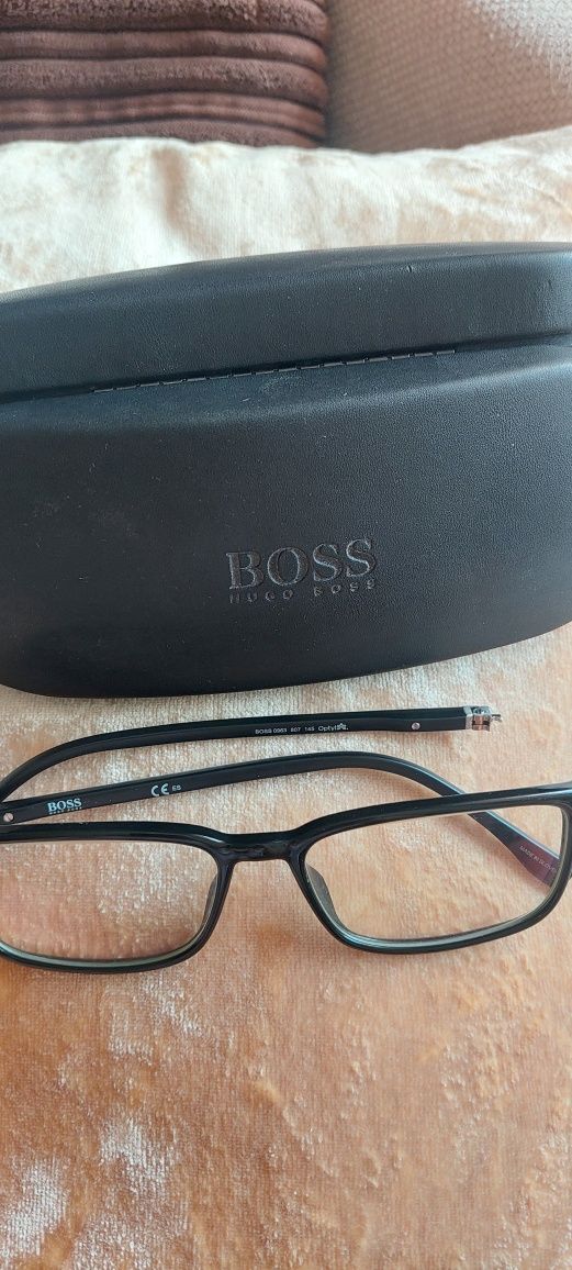 HUGO BOSS оригинален калъф и очила