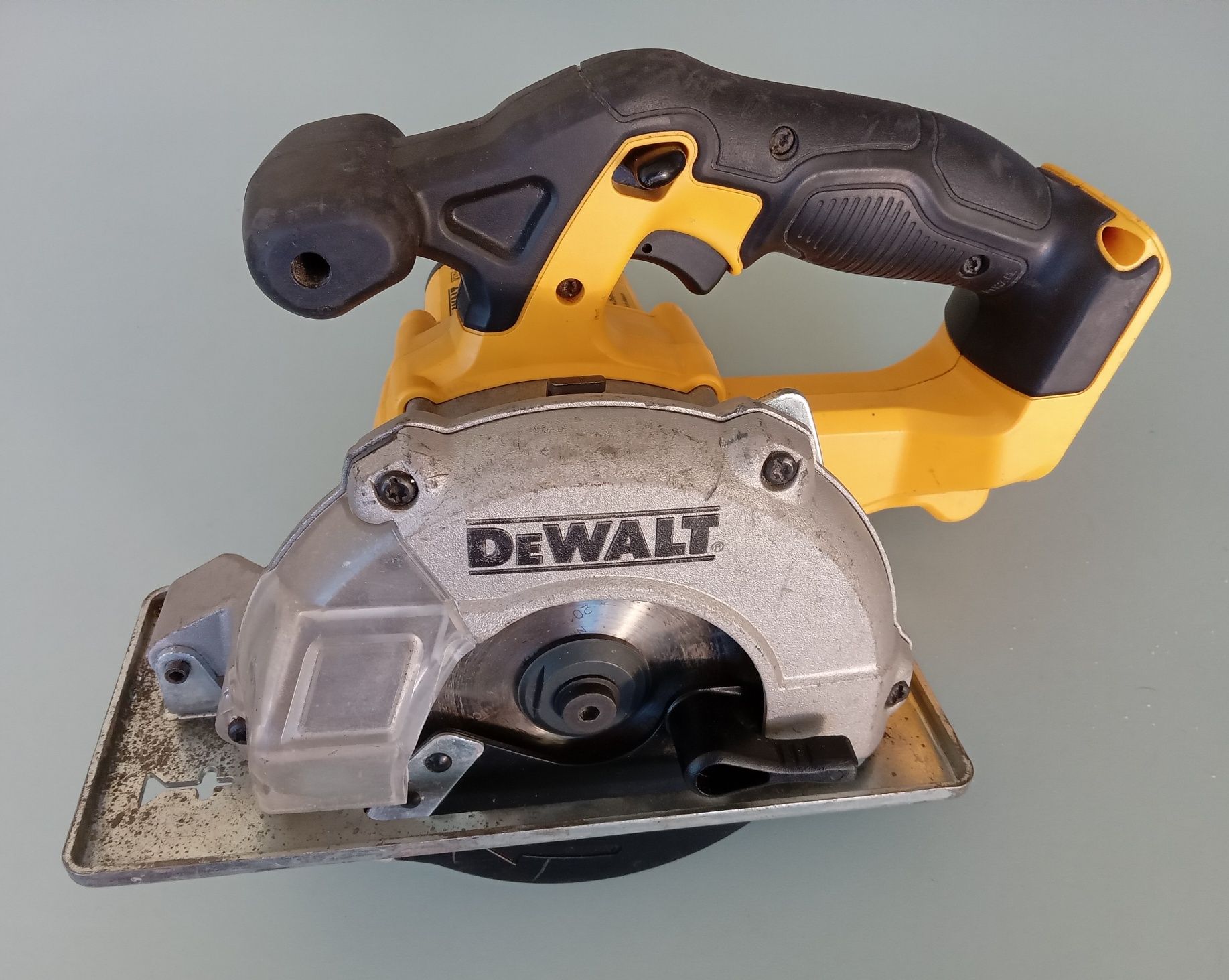 Циркуляр за метал на DeWalt DCS 373,без батерия