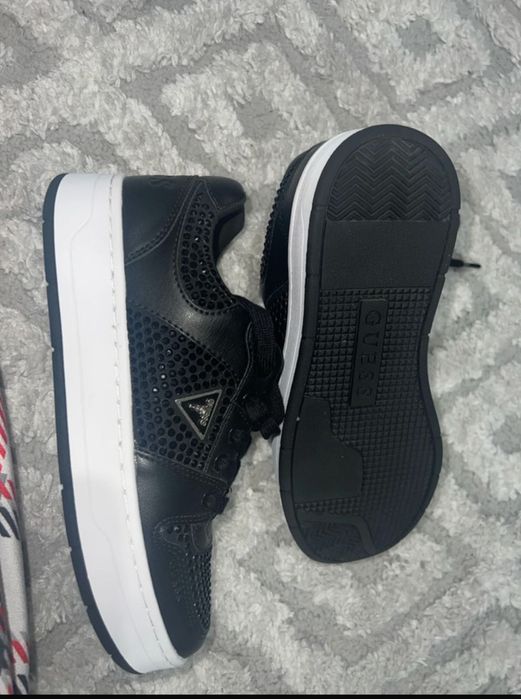 Adidași Guess.  Mărimea 36