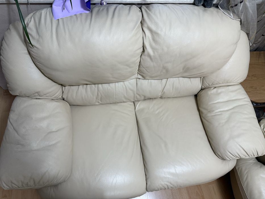 Диван от естествена кожа