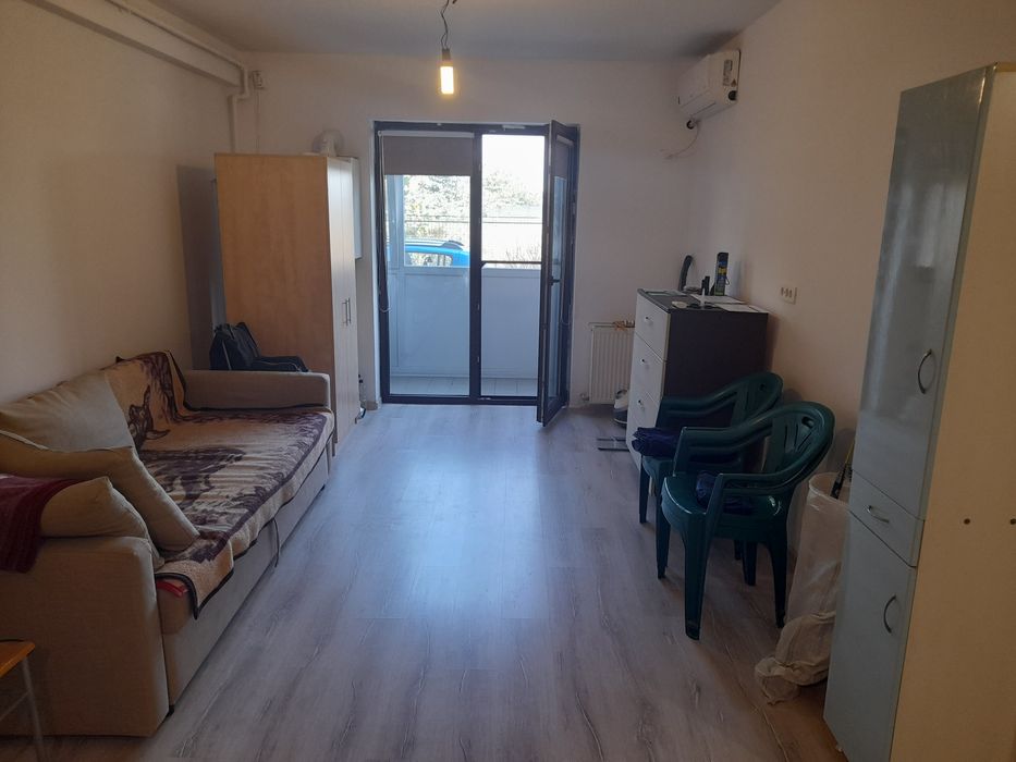 Apartament 2 camere la curte de vînzare