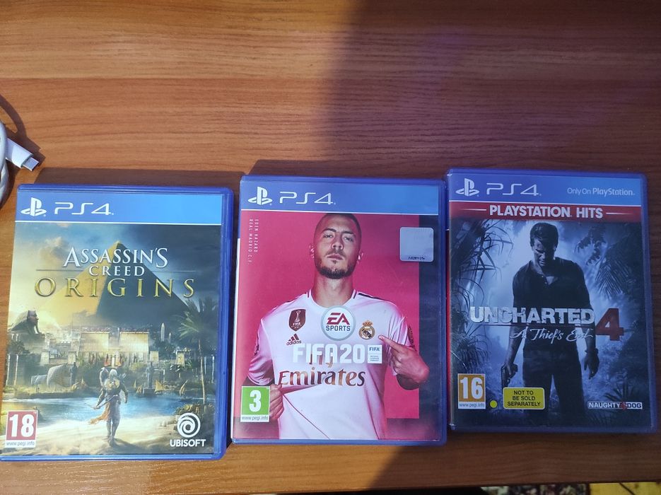 Ps4 slim 500 GB с 3 игри и контролер