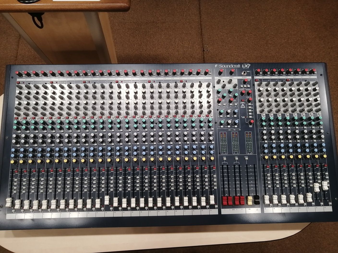 Mixer audio soundcraft  lx 7  32 canale