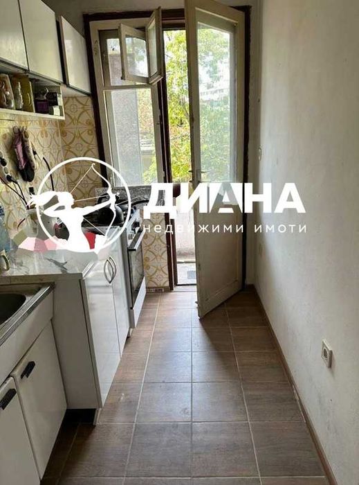 Продава се Многостаен апартамент в Пловдив, Център - 133 кв.м за 2031 €/кв.м - Снимка #2