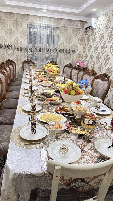 Стол 4,5 метр, стулья 14 шт в отличном состоянии