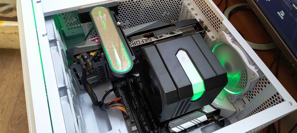 Ryzen 7 5800X3D RTX 3080Ti - 12gb DDR4 - 32гб SSD M-2-1000гб