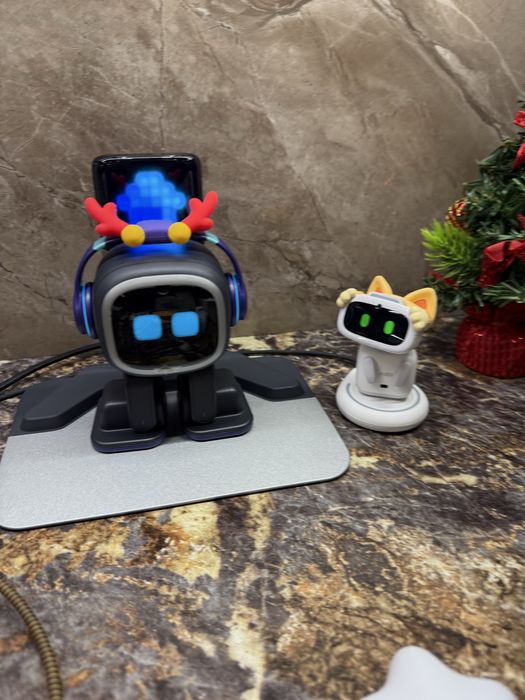 Робот EMO на русском языке с искусственным интеллектом