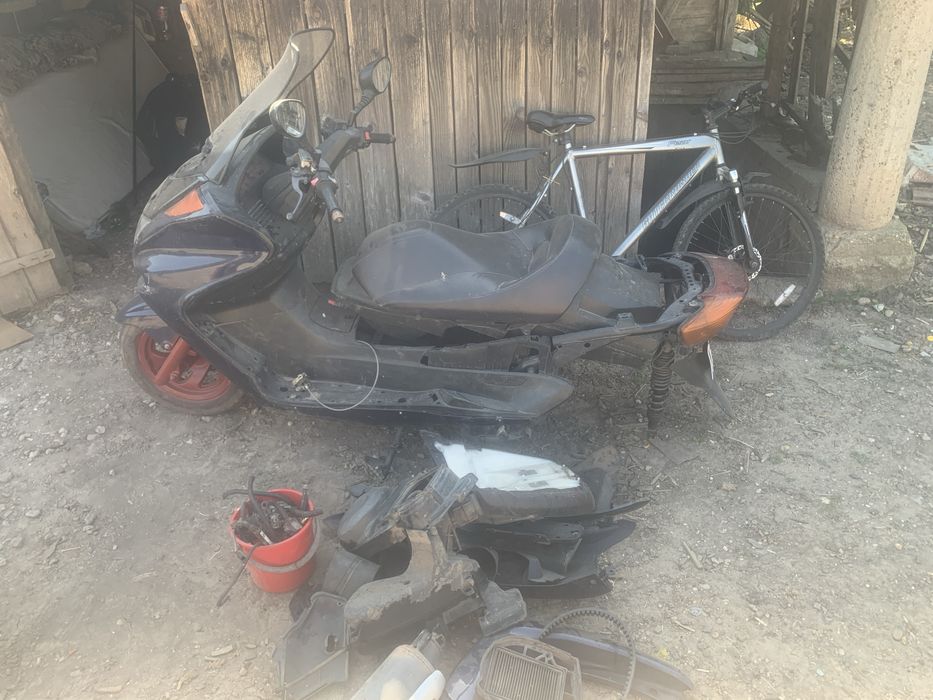 Vand cadru cu tot cu istalatie carene am si acte la el