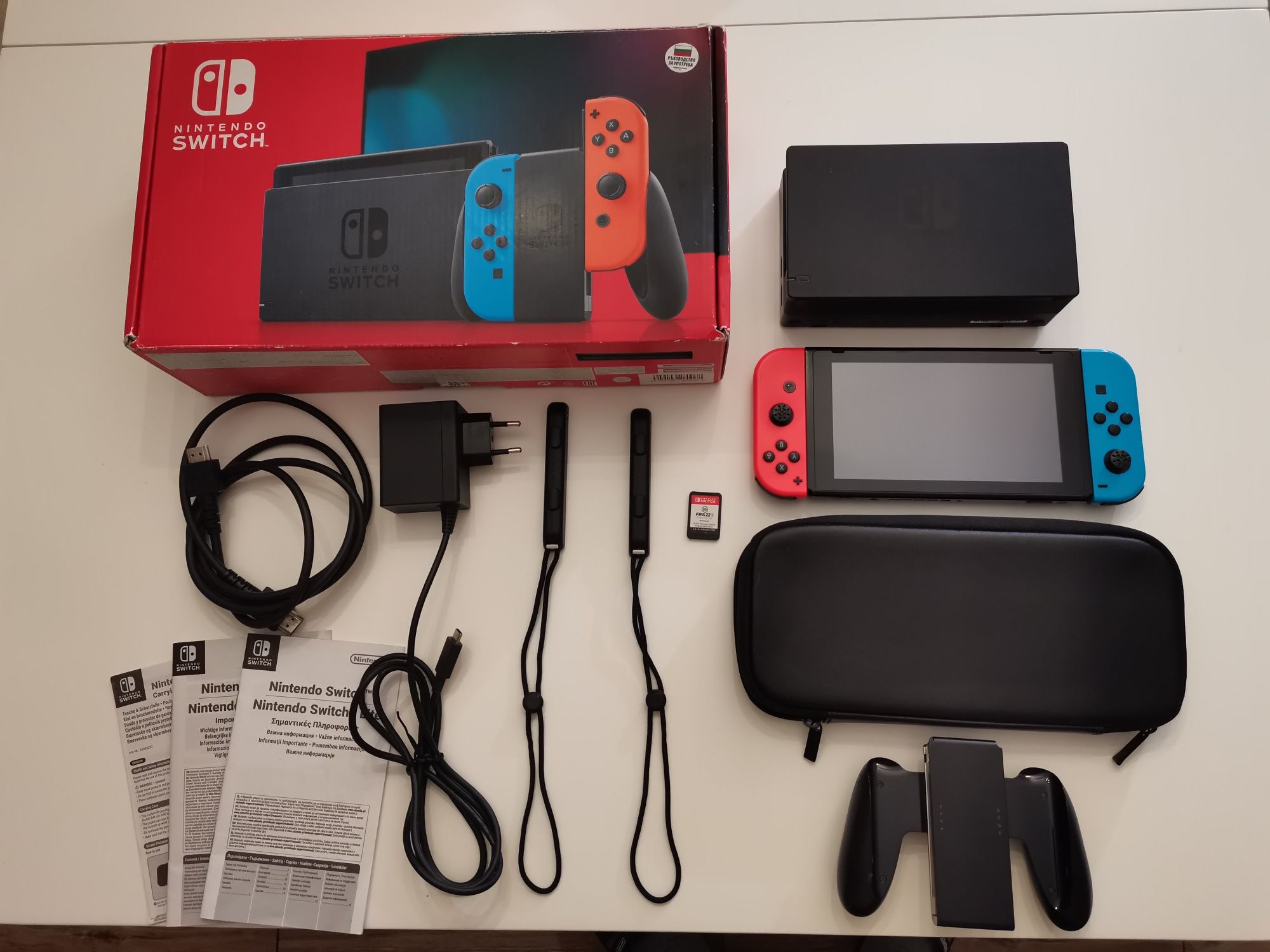 NINTENDO SWITCH + Калъф + Fifa 22