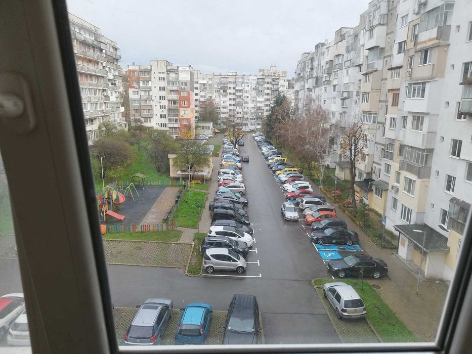 Двустаен апартамент Възраждане 3 , автобусна спирка на 40 метра