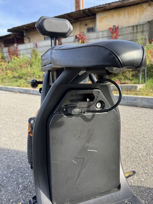 Vand scuter electric doua bateri range 100km nou!!