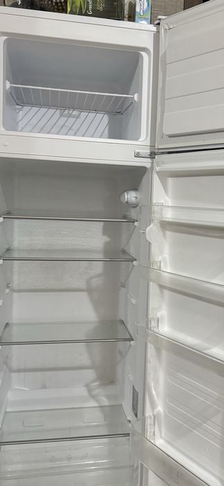 Срочно! Продам холодильник Midea