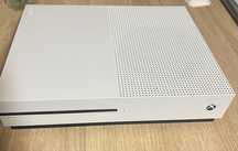 Consola Xbox One 1TB cu o maneta  si un joc gratis