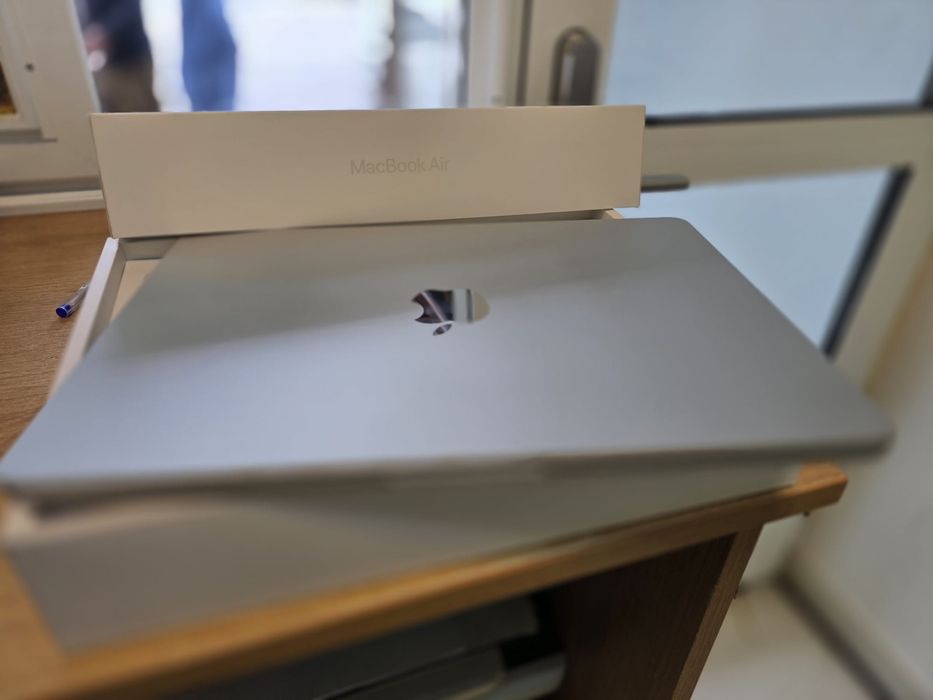 Macbook air m2 2022 la cutie