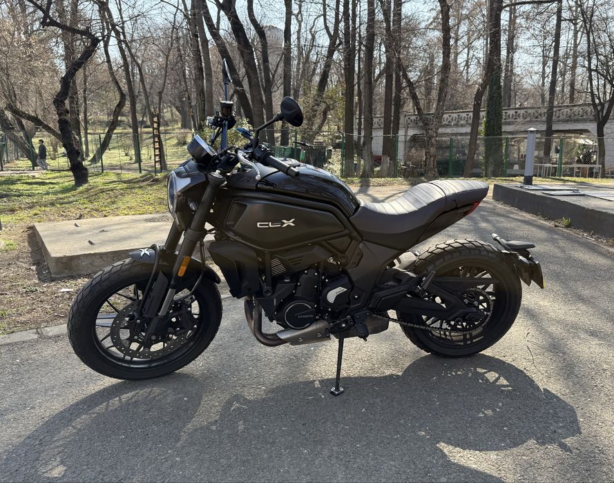 CF Moto 700 CLX Heritage Black Edition in Garantie