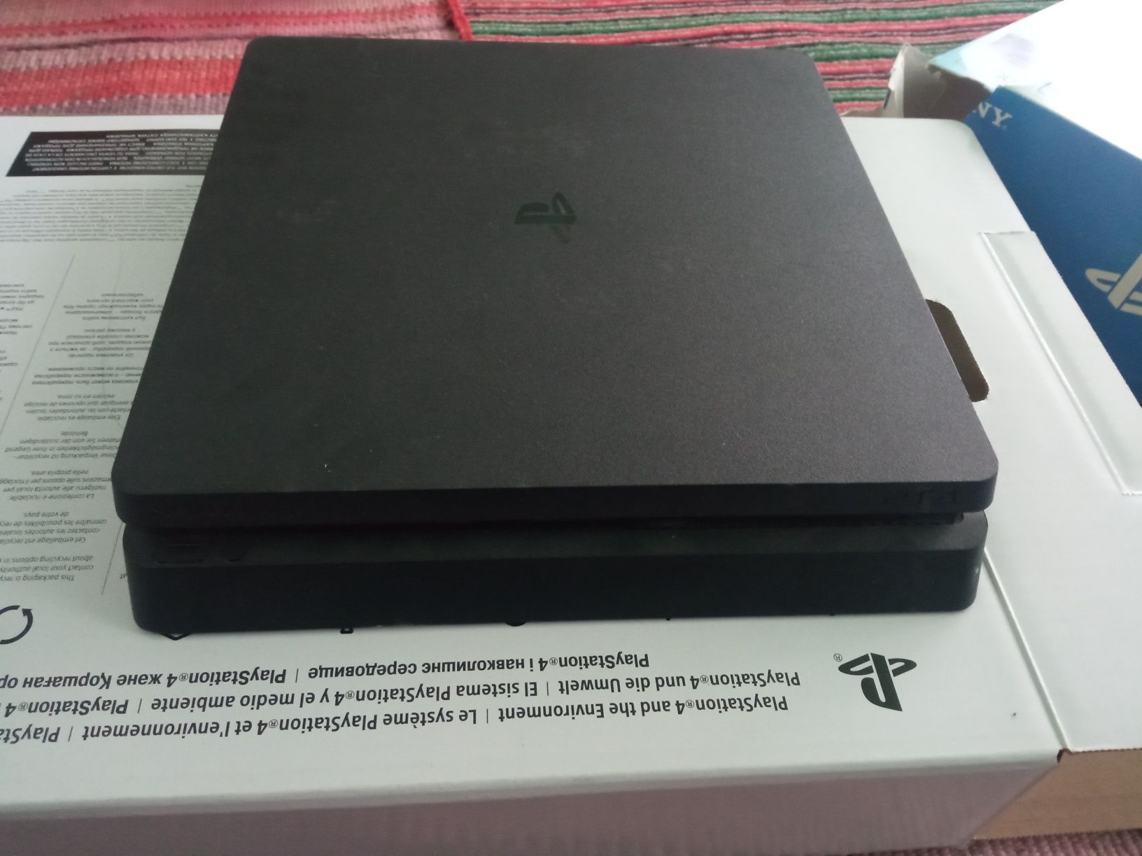 Sony PlayStation 4 Slim + 4 контролёр