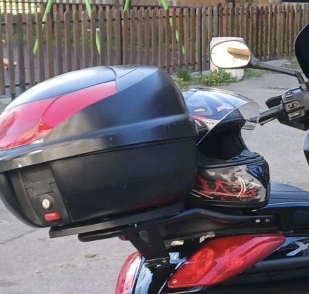 Куфар и стойка GIVI за X Max 250 2007