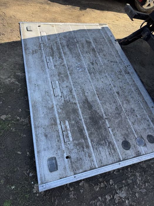 Транспортни услуги. Бус под наем с борд кара се с Б категория до 3.5т.