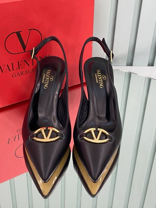 Pantofi-sandale Valentino colecția noua Piele naturală 100%